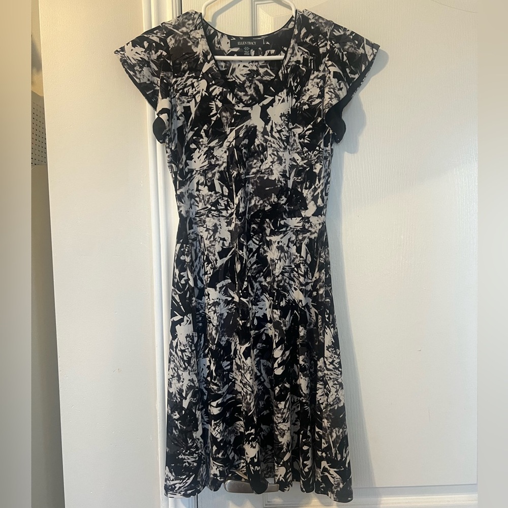 Ellen Tracy V-Neck Knee Length Dress